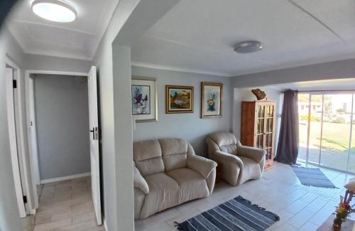 Baardskeerdersbos Bed & Breakfast | 5 on Church Self Catering