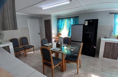 Baardskeerdersbos Bed & Breakfast | 5 on Church Self Catering