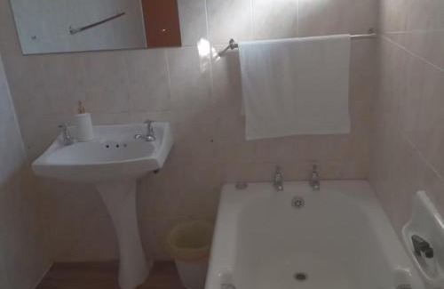 Beacon Bay House | 5 on Crossways Guesthouse