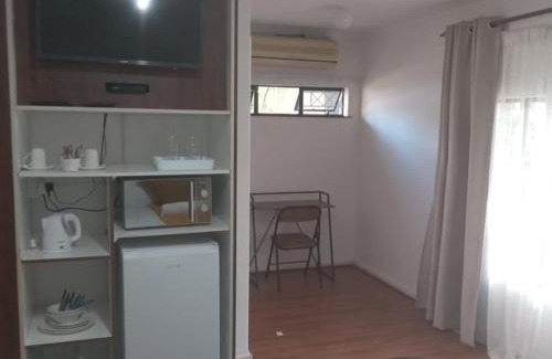 Beacon Bay House | 5 on Crossways Guesthouse