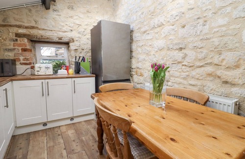 Swindon Cottage | 5 PACKHORSE, pet friendly, character holiday cottage in Purton