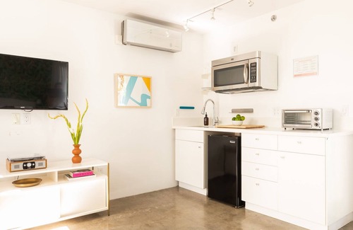 Tahquitz River Estates House | 5 Private Rooms Sleeps 14 Wesley Studio Buyout