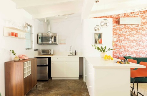 Tahquitz River Estates Cottage | 5 Private Rooms, Sleeps 14 Wesley Studio Buyout