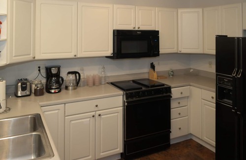 Piedmont Heights House | 5 Queen beds. Wifi, Laundry, Near Attractions