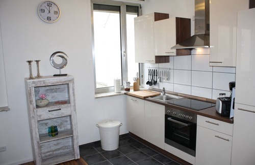 Tempelhof Apartment | 5 rooms, up to 13 persons, luxuriously furnished, "Jasmine"