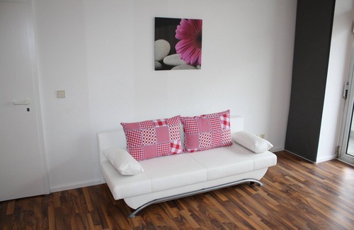 Tempelhof Apartment | 5 rooms, up to 13 persons, luxuriously furnished, "Jasmine"