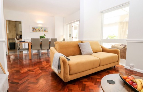 Middleton-on-Sea House | 5 SEA WAY, pet friendly, character holiday cottage in Elmer