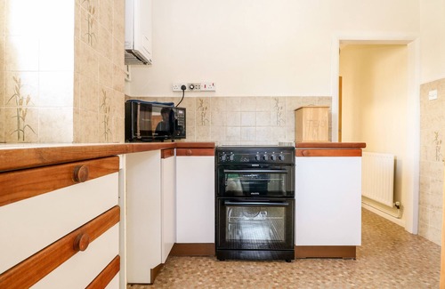 Middleton-on-Sea House | 5 SEA WAY, pet friendly, character holiday cottage in Elmer