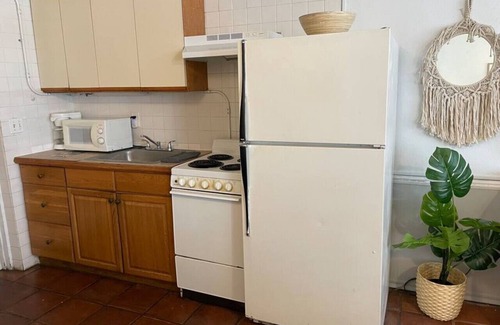 Dunedin Apartment | 5 · Seaside Artisan Apartment *Dog Friendly* 5