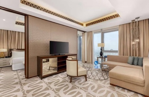 Sheikh Zayed Road Apartment | 5-Star 1-Bedroom Suite in Dubai with Gorgeous View of Dubai Water Canal