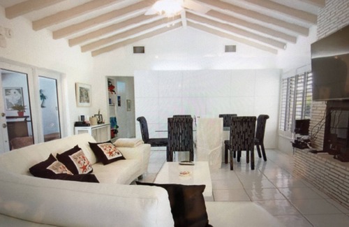 Dolphin Isles House | 5 Star Beach House! Blissful 1BR Fort Lauderdale Home