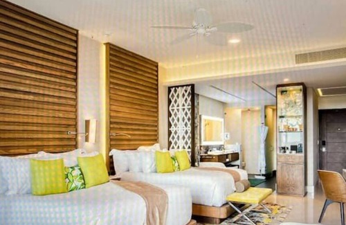 Puerto Juarez Hotel | 5 Star Beach Luxe Resort 2BR 3ba