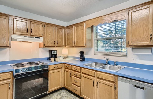 Windsor Green House | 5 Star Family Home Clean, Comfortable, Location