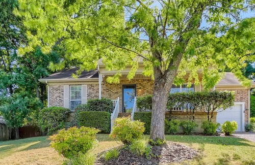 Windsor Green House | 5 Star Family Home Clean, Comfortable, Location