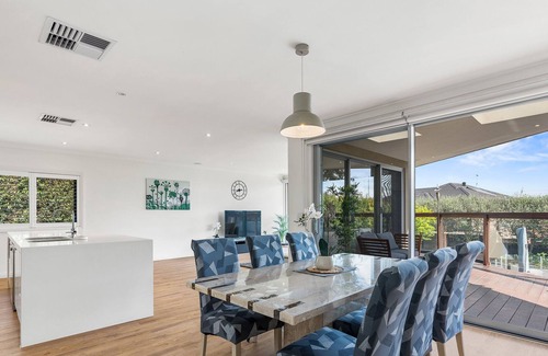 Ashwood House | 5 Star Family Resort with pool