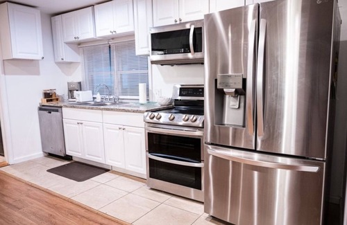Olathe House | 5-Star Home in amazing location! 3Brm w/3Bth Gem.