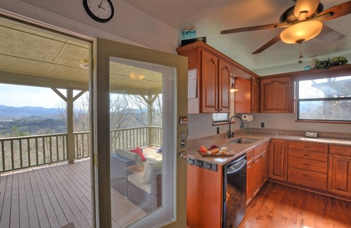 Franklin House | 5-STAR HOME WITH LONG RANGE VIEW, PAVED TO THE DOOR ACCOMODATES 5 LARGE VEHICLES