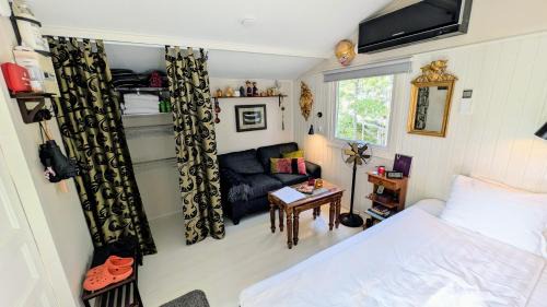 Ingaro Bed & Breakfast | 5-star homestay B&B for 2 with hot-tub, aircon and bikes