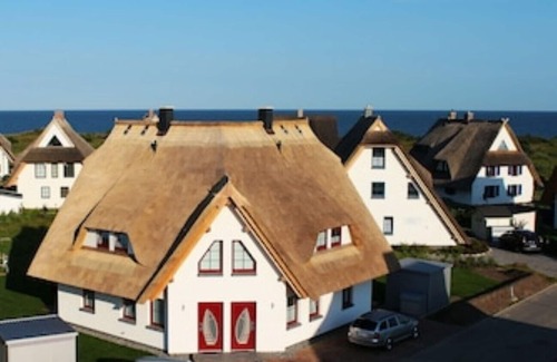 Dranske Condo | 5 star hotel according to DTV - pure luxury, only 200m from the beach - WLAN free of charge