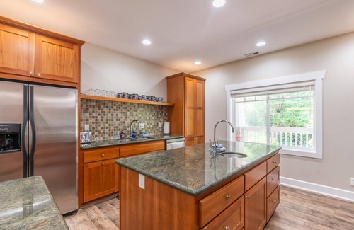 Bandon House | 5-Star Luxury, 4 Masters with 2 Queen Beds each, Pool Table, Putting Green