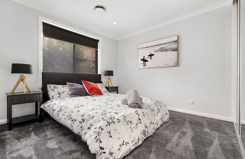 Windradyne House | 5 Star Luxury - Games room - Pet Friendly - Sleeps 20
