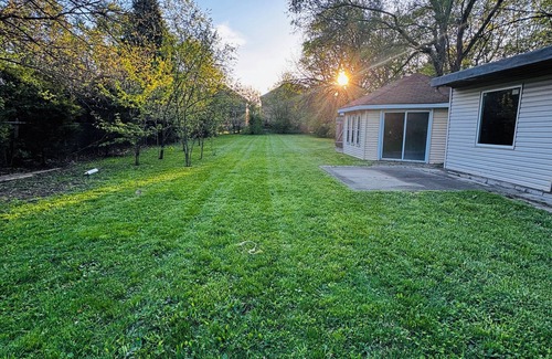 Des Plaines House | 5 Star Luxury Stay Near Chicago O'hare Airport, King Beds