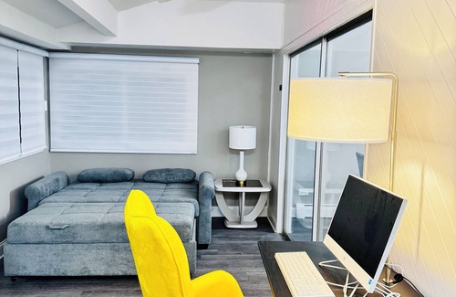 Des Plaines House | 5 Star Luxury Stay Near Chicago O'hare Airport, King Beds