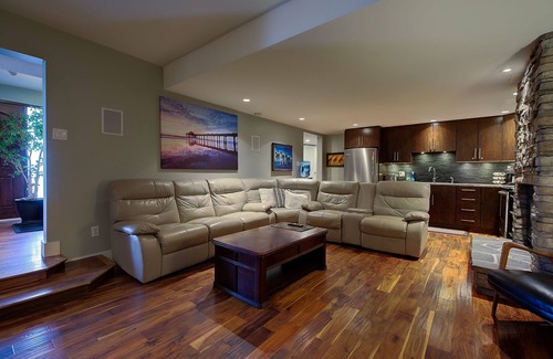 Winfield House | 5-star Okanagan Getaway Pet Friendly, large suite Relax and Enjoy - Licenced