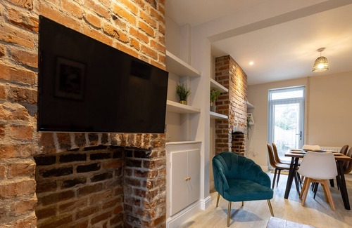 Canton House | 5 star rated, beautifully decorated spacious 3 bed house close to City Centre.