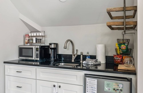 Franklin Apartment | 5-Star Rated | Walk to Main St | Spotless & Quiet