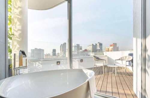 Hipodromo Hotel | 5-Star Retreat with Spa & Wellness - Explore Monumento a los Niños & City Charms