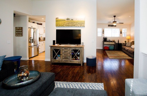 Paso Robles House | 5 Star reviews! Game Room -Pool table-darts-corn hole-Bocce Ball - Fire Table