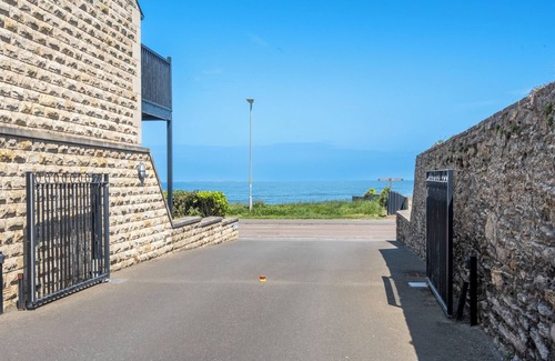 Seahouses Apartment | 5 star Tourist Board rating alongside award winning Bamburgh beach.