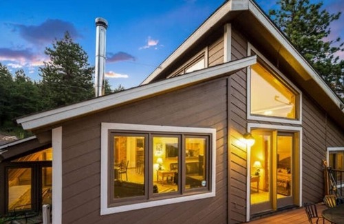 Coal Creek Cabin | 5 Star Western Cabin Golden, Boulder, Nederland, Skiing, Newly updated