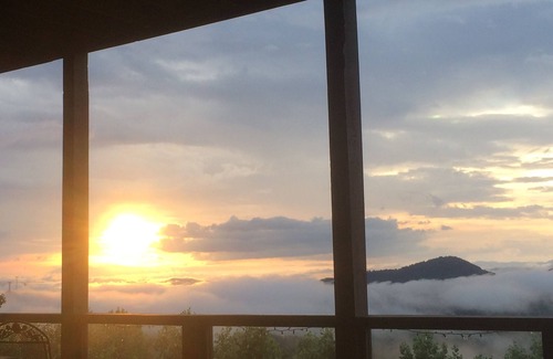 Hiawassee House | 5 STARS! VIEWS! Long Range Views! Luxury but Rustic Mountain Home! @ 2700 ft!