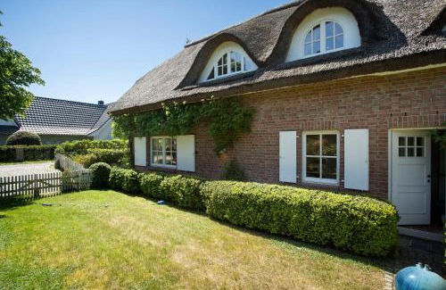Pantow House | 5 Sterne Reetdachhaus Wildröschen