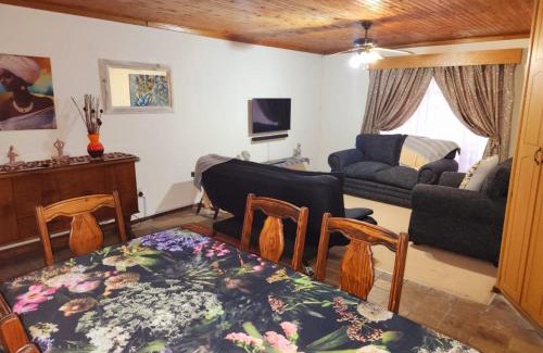 Fichardt Park Apartment | 5@Stock Accommodation
