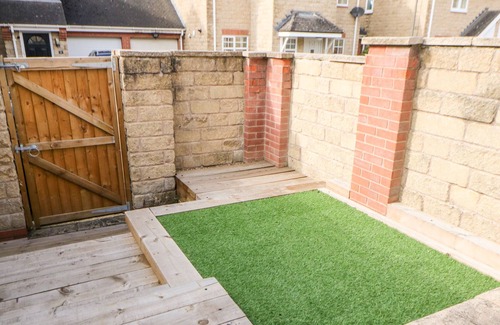 Rowsley House | 5 SUNNYBANK, family friendly, with a garden in Darley Dale
