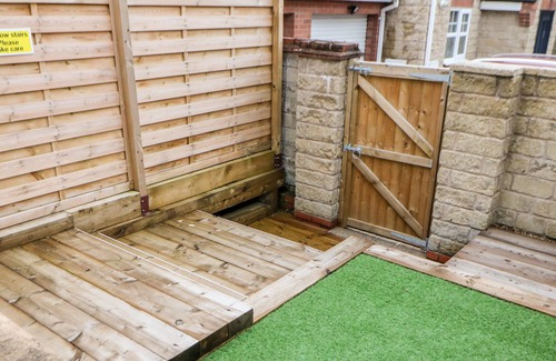 Rowsley House | 5 SUNNYBANK, family friendly, with a garden in Darley Dale