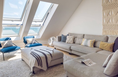 Cawsand Apartment | 5 The Bay - Beach Front Apartment for 8 in Cawsand