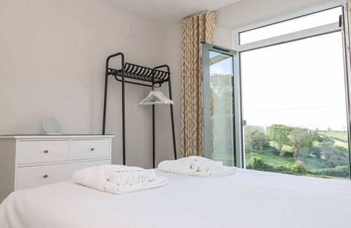 Bugford Cottage | 5 THE MANOR HOUSE, HILLFIELD VILLAGE, family friendly in Dartmouth