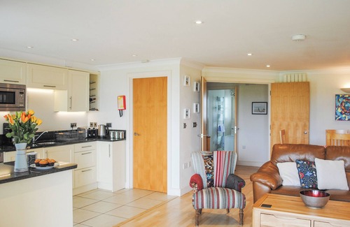 Thurlestone Cottage | 5 THURLESTONE BEACH, pet friendly, with a garden in Thurlestone