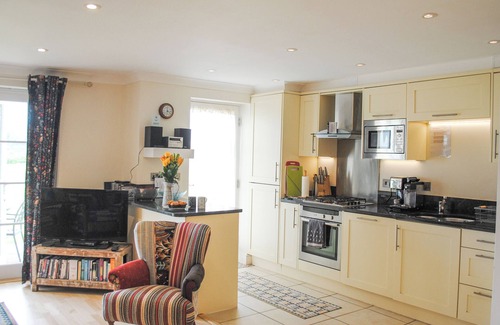 Thurlestone Cottage | 5 THURLESTONE BEACH, pet friendly, with a garden in Thurlestone
