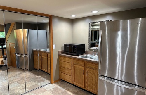 South Bend House | 50% Disc for next 3 Home Games! Waterfront Views Every Room 8 mins to Notre Dame