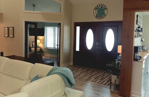 Hobe Sound House | 50% Jan. monthly rental. Close to Beach, Golfing, Shopping, and Dining.