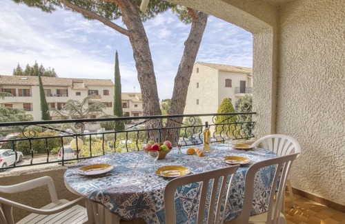 Saint-Cyr-sur-Mer Apartment | 50 m² Apartment ∙ 2 bedrooms ∙ 4 guests