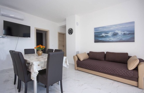 Rogoznica Apartment | 50 m² Apartment ∙ 2 bedrooms ∙ 5 guests