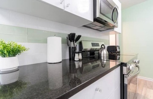 Omaha Apartment | 50's Unit-Colorful & Comfy Stay