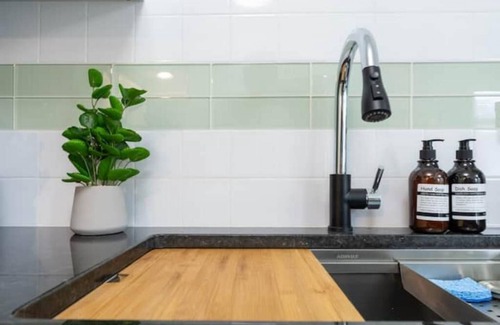 Omaha Apartment | 50's Unit-Colorful & Comfy Stay