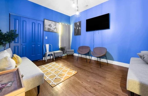 Grand Boulevard Condo | 50 Shades Of Blue Suite